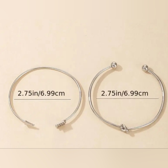 Gold Toned Knotted & Arrow Bracelet - Picture 4 of 5